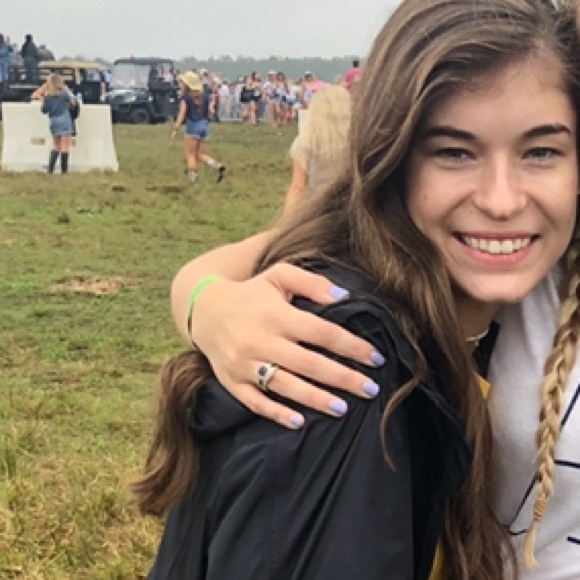 Meet your Posher, Laura - Picture 1 of 1